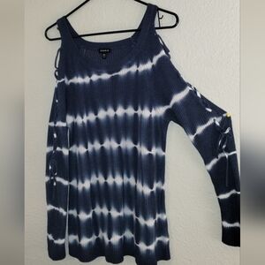 TORRID COLD-SHOULDER LACE-UP SLEEVE SWEATER, SIZE 00 ~ EXCELLENT CONDITION